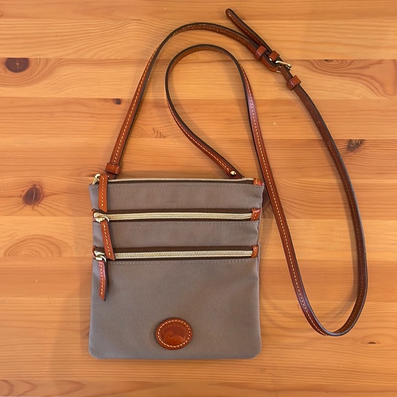 Dooney & Bourke Handbags - Dooney & Bourke Crossbody bag